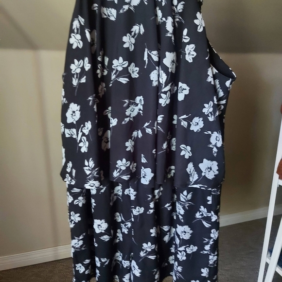 Maurice floral romper - Picture 2 of 7